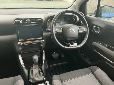 DY72NVV Citroën C3 Aircross 1.2 PureTech 110 Shine 5dr Thumbnail #3