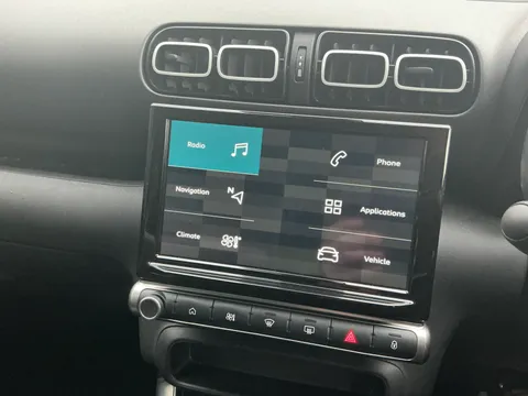 DY72NVV Citroën C3 Aircross 1.2 PureTech 110 Shine 5dr Thumbnail #19