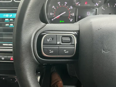 DY72NVV Citroën C3 Aircross 1.2 PureTech 110 Shine 5dr Thumbnail #26