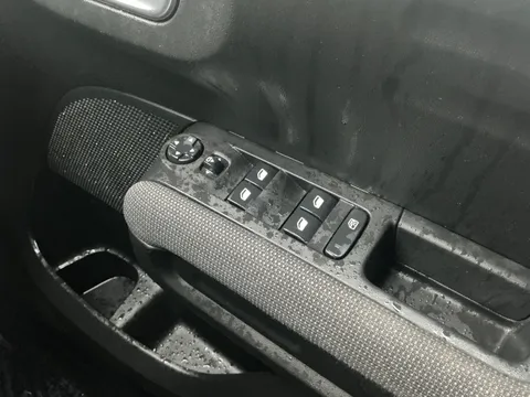 DY72NVV Citroën C3 Aircross 1.2 PureTech 110 Shine 5dr Thumbnail #28