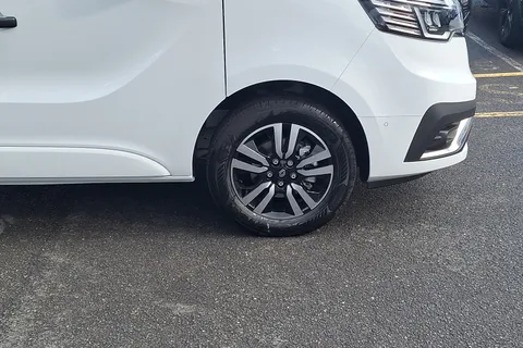 DN75ESO Renault Trafic LL30 Blue dCi 150 Extra Sport [Safety] Crew Van Thumbnail #5