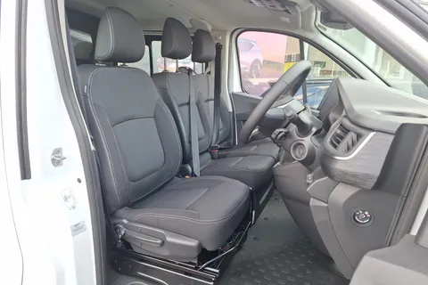 DN75ESO Renault Trafic LL30 Blue dCi 150 Extra Sport [Safety] Crew Van Thumbnail #27
