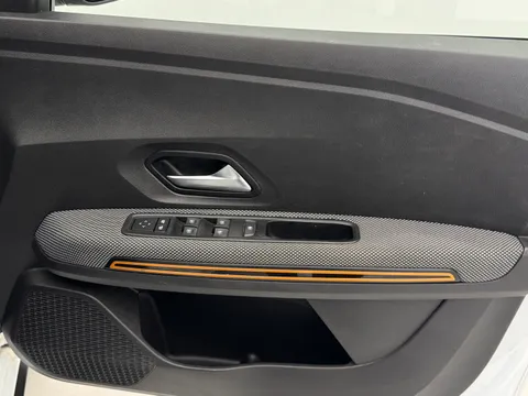 DN71HNJ Dacia Sandero Stepway 1.0 TCe Comfort 5dr Thumbnail #17