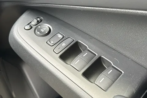 DA72UFR Honda Hr-V 1.5 eHEV Elegance 5dr CVT Thumbnail #22