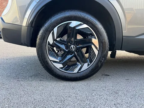 DY25GBZ Nissan Qashqai 1.3 DiG-T MH 158 N-Connecta 5dr Xtronic Thumbnail #10