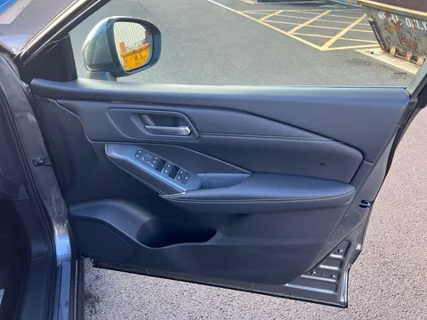 DY25GBZ Nissan Qashqai 1.3 DiG-T MH 158 N-Connecta 5dr Xtronic Thumbnail #19