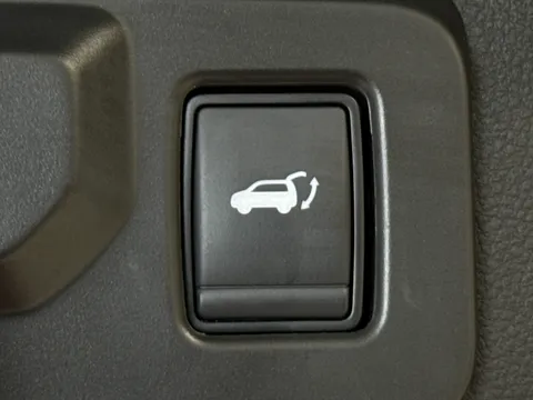 DU25VVL Renault Rafale E-Tech FHEV Techno Esprit Alpine 5dr Auto 4C Thumbnail #10