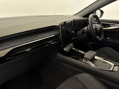 DU25VVL Renault Rafale E-Tech FHEV Techno Esprit Alpine 5dr Auto 4C Thumbnail #13