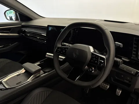 DU25VVL Renault Rafale E-Tech FHEV Techno Esprit Alpine 5dr Auto 4C Thumbnail #20