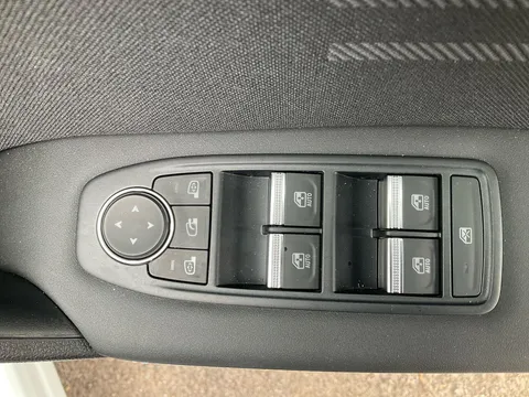 BD74FHP Renault Captur 1.6 E-Tech Full Hybrid 145 Esprit Alpine 5dr Auto Thumbnail #16