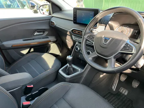 BN72XBU Dacia Sandero Stepway 1.0 TCe Prestige 5dr Thumbnail #3