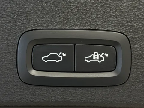 CK73GHF Volvo XC40 2.0 B4P Plus Dark 5dr Auto Thumbnail #17