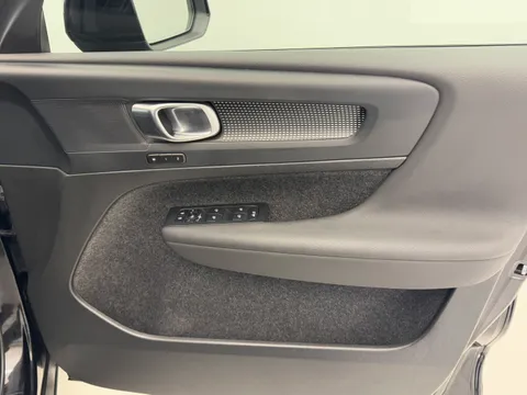 CK73GHF Volvo XC40 2.0 B4P Plus Dark 5dr Auto Thumbnail #26