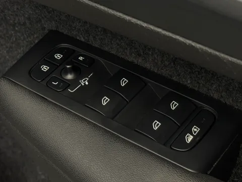 CK73GHF Volvo XC40 2.0 B4P Plus Dark 5dr Auto Thumbnail #27