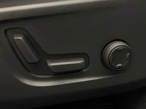 CK73GHF Volvo XC40 2.0 B4P Plus Dark 5dr Auto Thumbnail #28