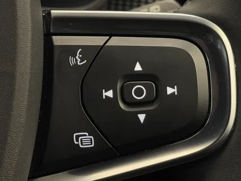 CK73GHF Volvo XC40 2.0 B4P Plus Dark 5dr Auto Thumbnail #32