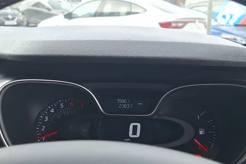 HK69SZL Renault Captur 1.0 TCE 100 Iconic 5dr Thumbnail #12