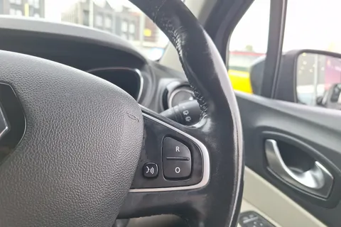 HK69SZL Renault Captur 1.0 TCE 100 Iconic 5dr Thumbnail #36