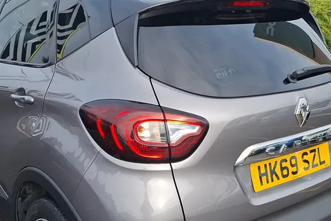 HK69SZL Renault Captur 1.0 TCE 100 Iconic 5dr Thumbnail #17