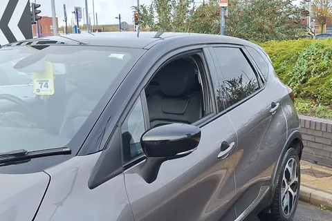 HK69SZL Renault Captur 1.0 TCE 100 Iconic 5dr Thumbnail #28