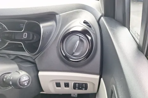 HK69SZL Renault Captur 1.0 TCE 100 Iconic 5dr Thumbnail #37