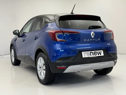 DA72CHV Renault Captur 1.6 E-TECH Hybrid 145 Iconic Edition 5dr Auto Thumbnail #8