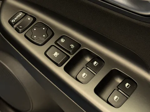 ET21OSZ Hyundai Kona 1.0 TGDi 48V MHEV Premium 5dr Thumbnail #19