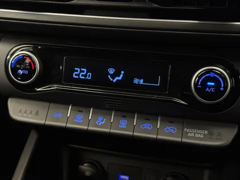 ET21OSZ Hyundai Kona 1.0 TGDi 48V MHEV Premium 5dr Thumbnail #26