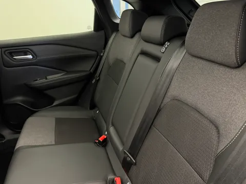 OW24EZE Nissan Qashqai 1.5 E-Power N-Connecta [Glass Roof] 5dr Auto Thumbnail #24