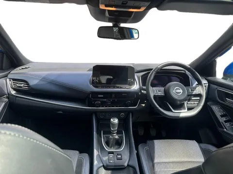 FE22MYJ Nissan Qashqai 1.3 DiG-T MH Tekna 5dr Thumbnail #4