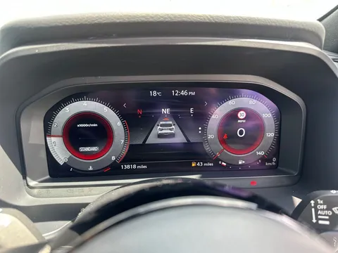 FE22MYJ Nissan Qashqai 1.3 DiG-T MH Tekna 5dr Thumbnail #12