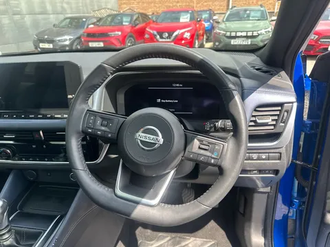 FE22MYJ Nissan Qashqai 1.3 DiG-T MH Tekna 5dr Thumbnail #22