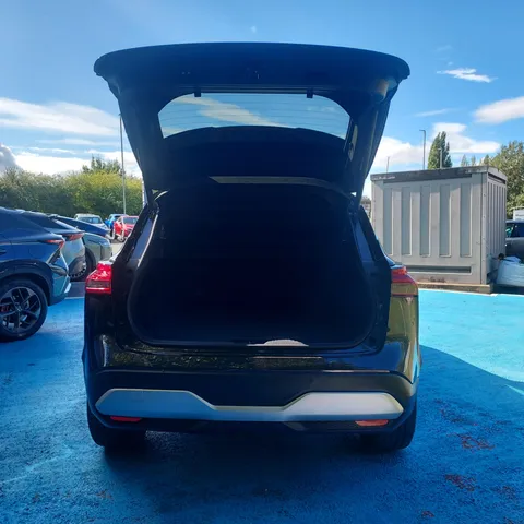 DX22YUH Nissan Qashqai 1.3 DiG-T MH 158 Tekna 5dr Thumbnail #9