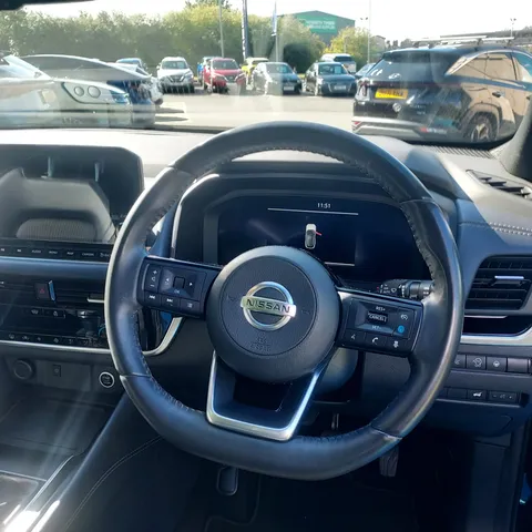 DX22YUH Nissan Qashqai 1.3 DiG-T MH 158 Tekna 5dr Thumbnail #4