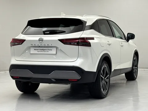 KM73UVZ Nissan Qashqai 1.3 DiG-T MH Tekna 5dr Thumbnail #9