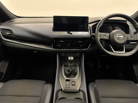 KM73UVZ Nissan Qashqai 1.3 DiG-T MH Tekna 5dr Thumbnail #5