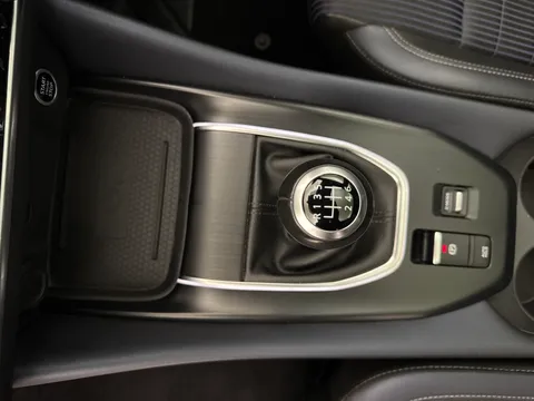 KM73UVZ Nissan Qashqai 1.3 DiG-T MH Tekna 5dr Thumbnail #18