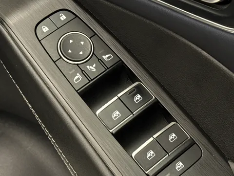 KM73UVZ Nissan Qashqai 1.3 DiG-T MH Tekna 5dr Thumbnail #21