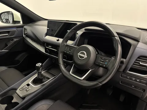 KM73UVZ Nissan Qashqai 1.3 DiG-T MH Tekna 5dr Thumbnail #23