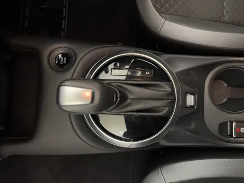 OV24YLN Nissan Juke 1.6 Hybrid N-Connecta 5dr Auto Thumbnail #18