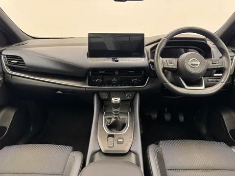 KM73UZG Nissan Qashqai 1.3 DiG-T MH Tekna 5dr Thumbnail #5