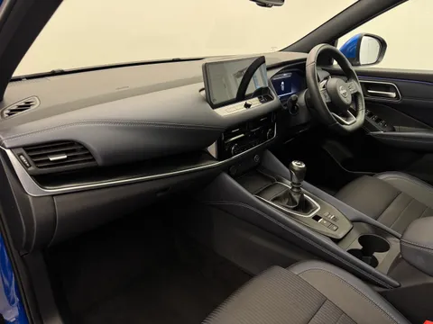 KM73UZG Nissan Qashqai 1.3 DiG-T MH Tekna 5dr Thumbnail #16