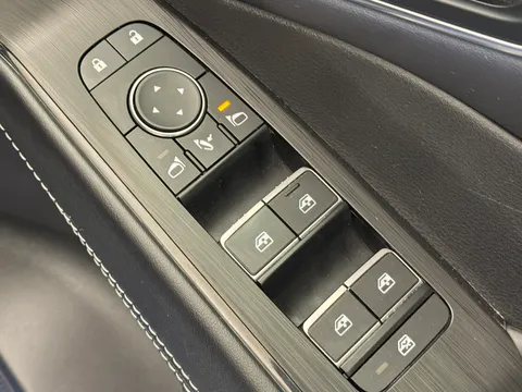 KM73UZG Nissan Qashqai 1.3 DiG-T MH Tekna 5dr Thumbnail #21