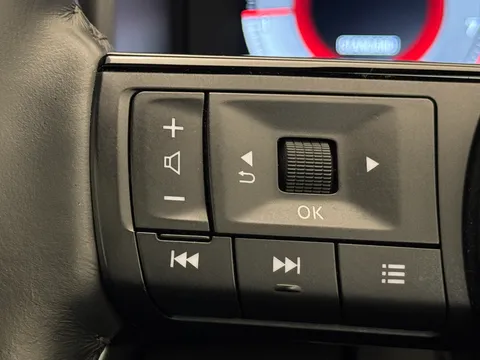 KM73UZG Nissan Qashqai 1.3 DiG-T MH Tekna 5dr Thumbnail #24