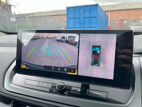 OW24EZP Nissan Qashqai 1.3 DiG-T MH N-Connecta [Glass Roof] 5dr Thumbnail #14