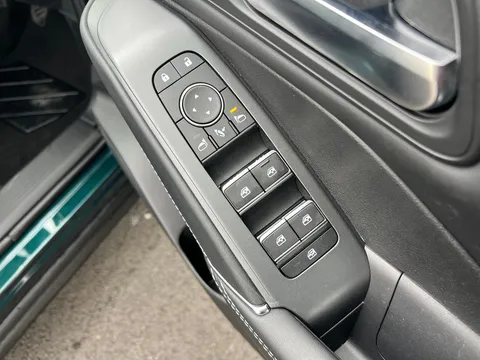 OW24EZP Nissan Qashqai 1.3 DiG-T MH N-Connecta [Glass Roof] 5dr Thumbnail #21