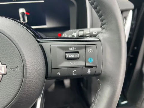 OW24EZP Nissan Qashqai 1.3 DiG-T MH N-Connecta [Glass Roof] 5dr Thumbnail #23