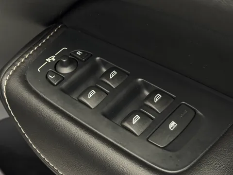 ME19YDW Volvo XC60 2.0 D4 Inscription 5dr AWD Geartronic Thumbnail #30