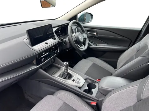 OV24MOF Nissan Qashqai 1.3 DiG-T MH N-Connecta [Glass Roof] 5dr Thumbnail #11