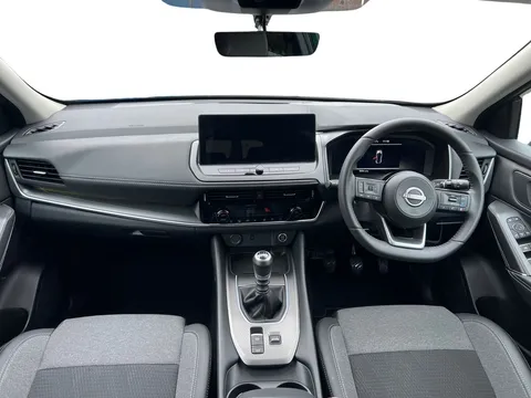 OV24MOF Nissan Qashqai 1.3 DiG-T MH N-Connecta [Glass Roof] 5dr Thumbnail #4